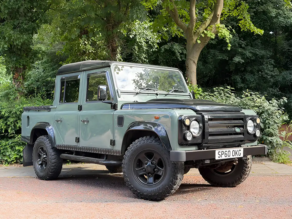 Used 2010 Land Rover Defender 110 Mwb Green - Front View