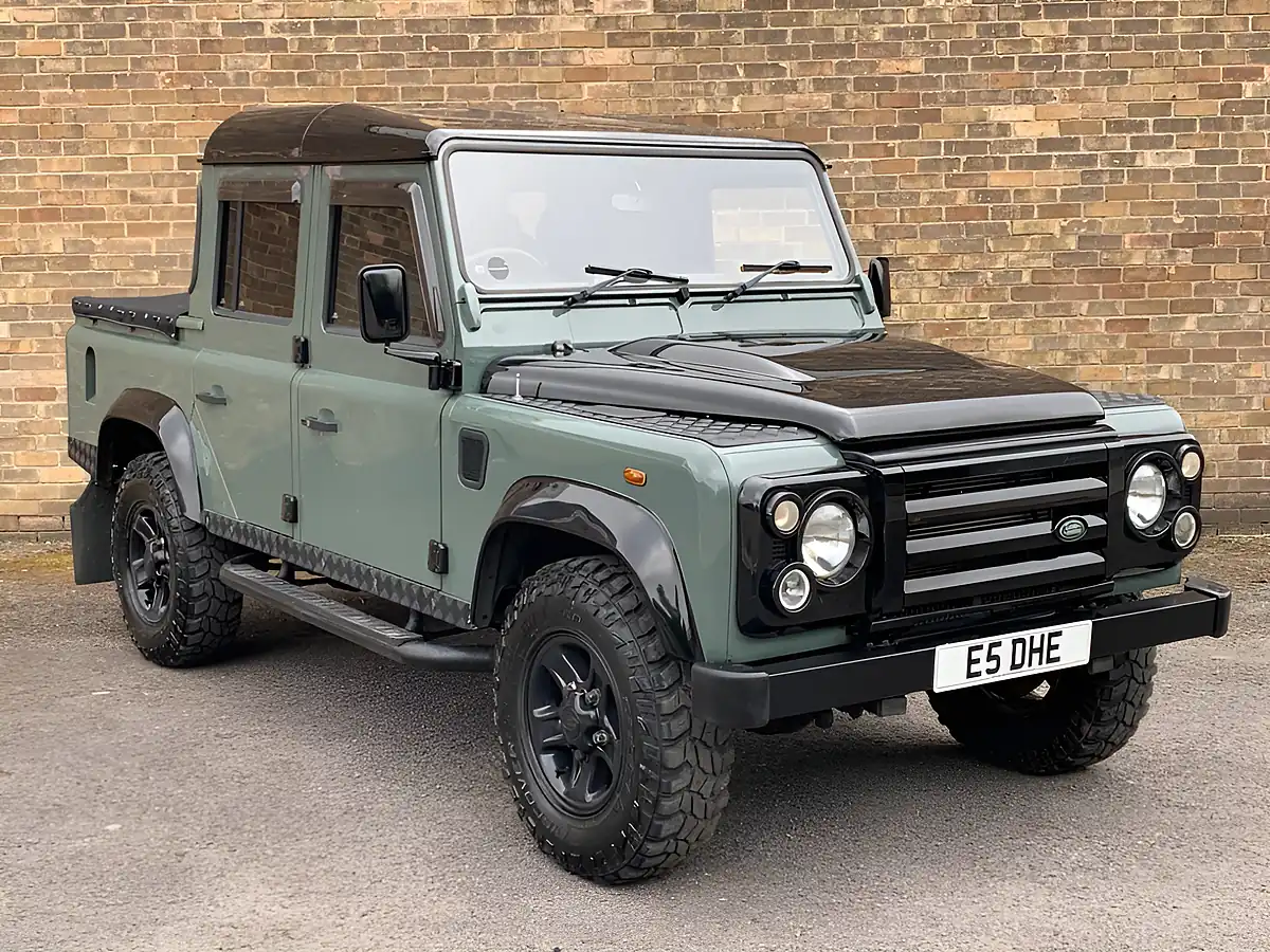 Used 2010 Land Rover Defender 110 Mwb Green - Interior and Exterior details 11