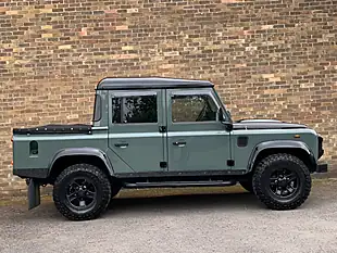 Used 2010 Land Rover Defender 110 Mwb Green - Interior and Exterior details 13