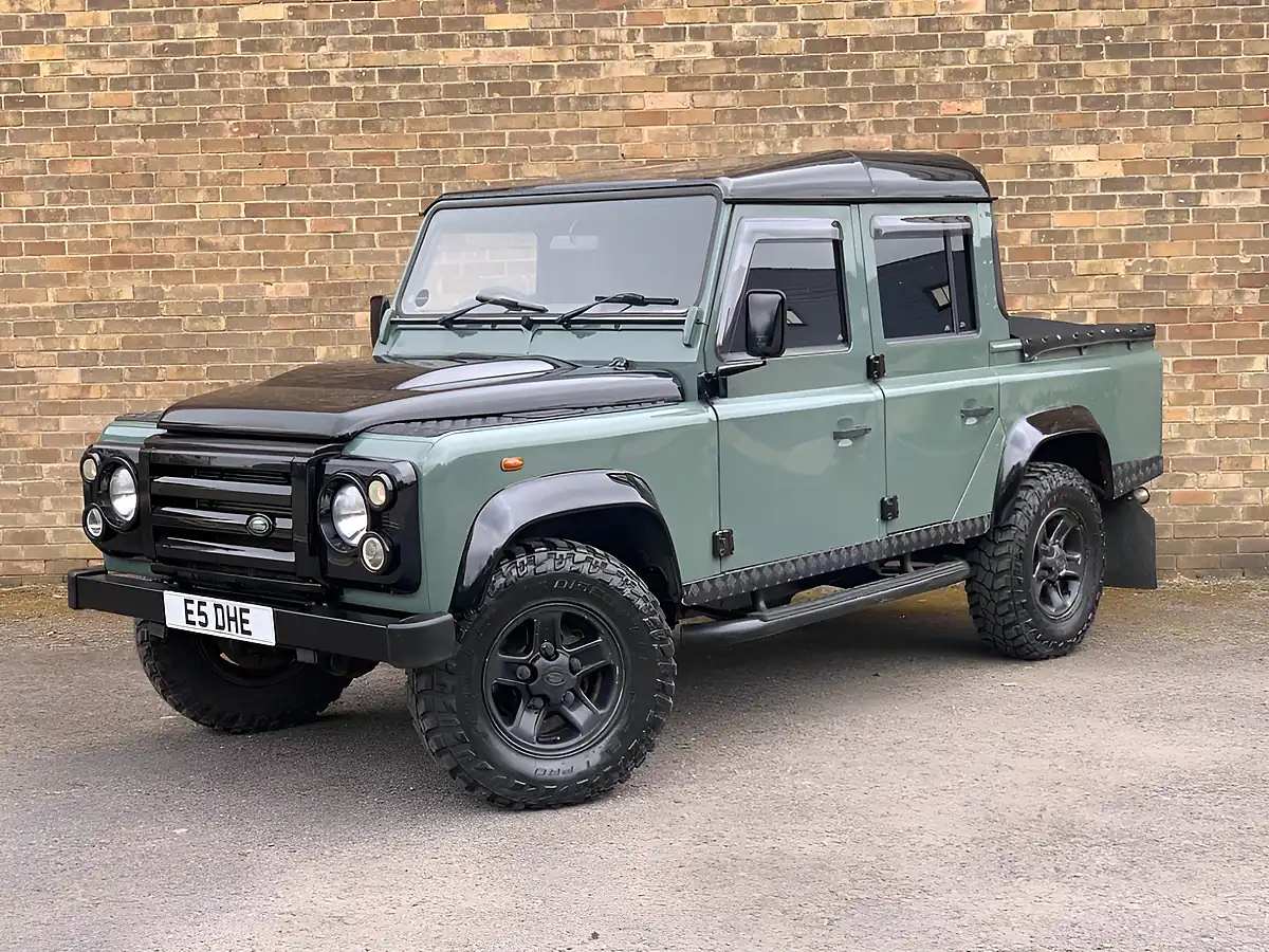 Used 2010 Land Rover Defender 110 Mwb Green - Interior and Exterior details 14
