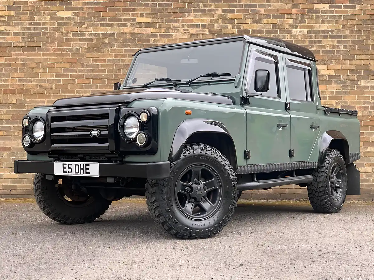 Used 2010 Land Rover Defender 110 Mwb Green - Interior and Exterior details 15