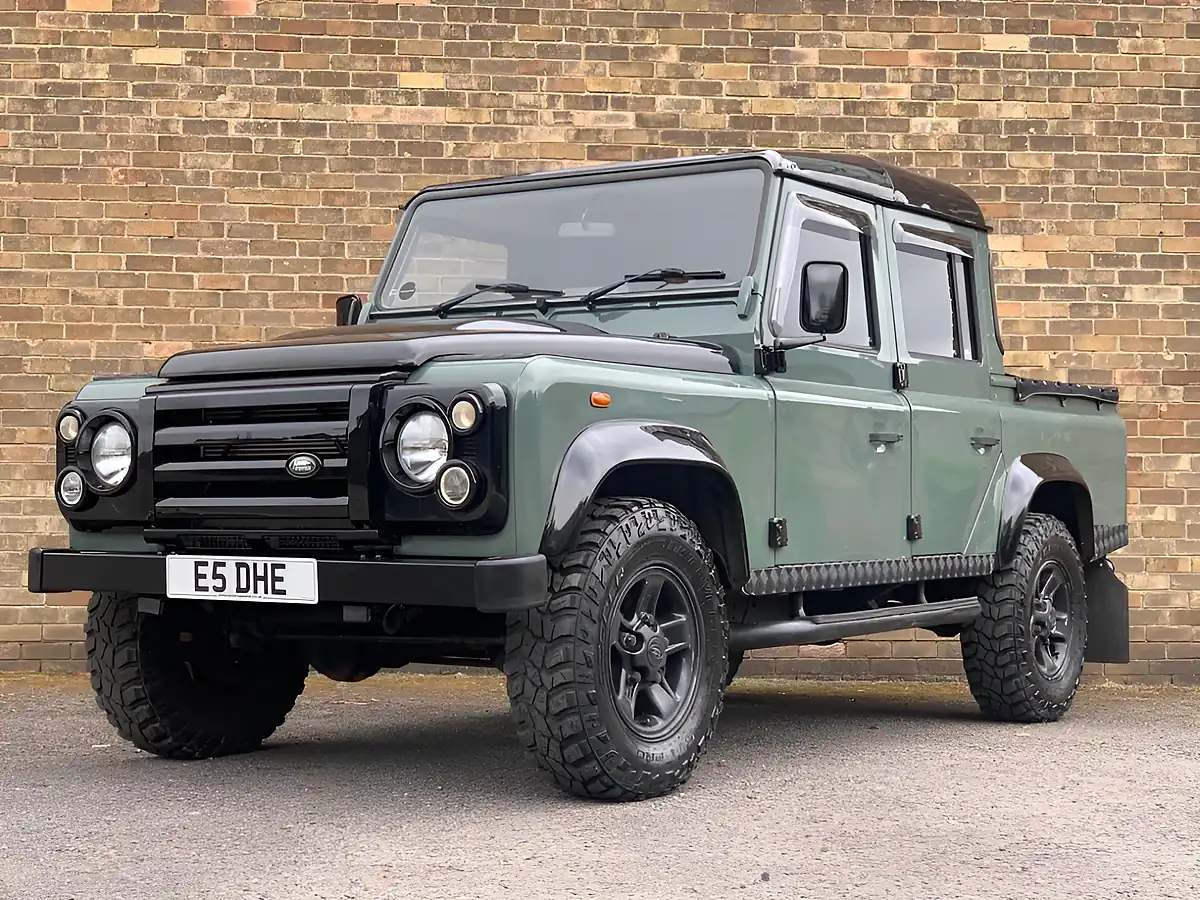 Used 2010 Land Rover Defender 110 Mwb Green - Interior and Exterior details 17