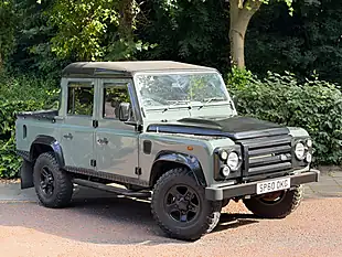 Used 2010 Land Rover Defender 110 Mwb Green - Interior and Exterior details 2
