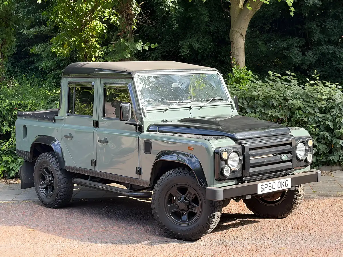 Used 2010 Land Rover Defender 110 Mwb Green - Interior and Exterior details 2