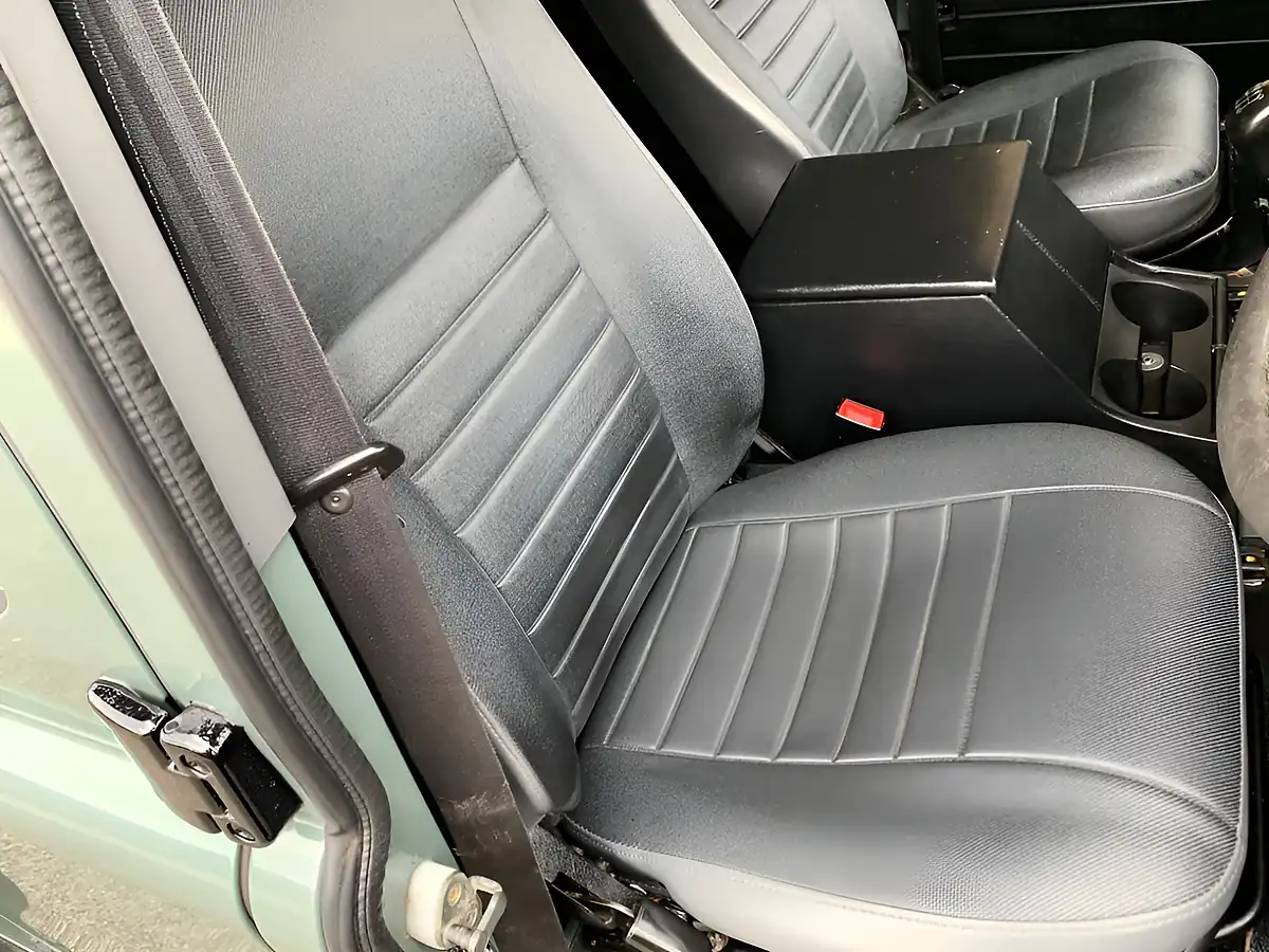 Used 2010 Land Rover Defender 110 Mwb Green - Interior and Exterior details 20