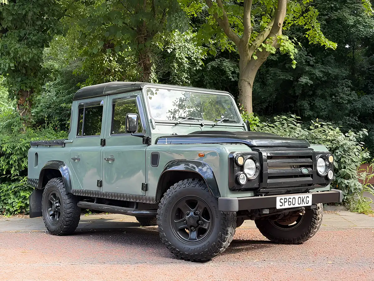 Used 2010 Land Rover Defender 110 Mwb Green - Interior and Exterior details 3