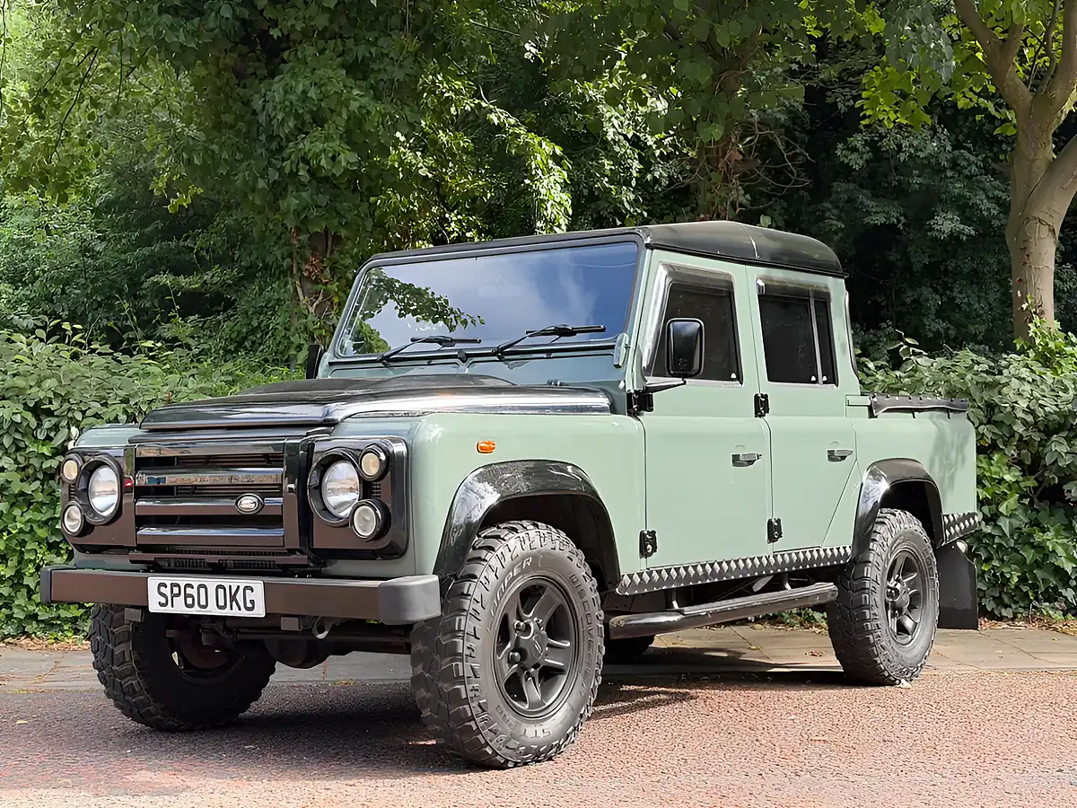 Used 2010 Land Rover Defender 110 Mwb Green - Interior and Exterior details 5