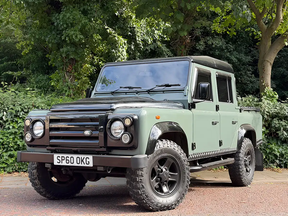 Used 2010 Land Rover Defender 110 Mwb Green - Interior and Exterior details 6