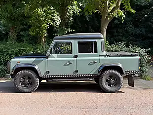 Used 2010 Land Rover Defender 110 Mwb Green - Interior and Exterior details 7