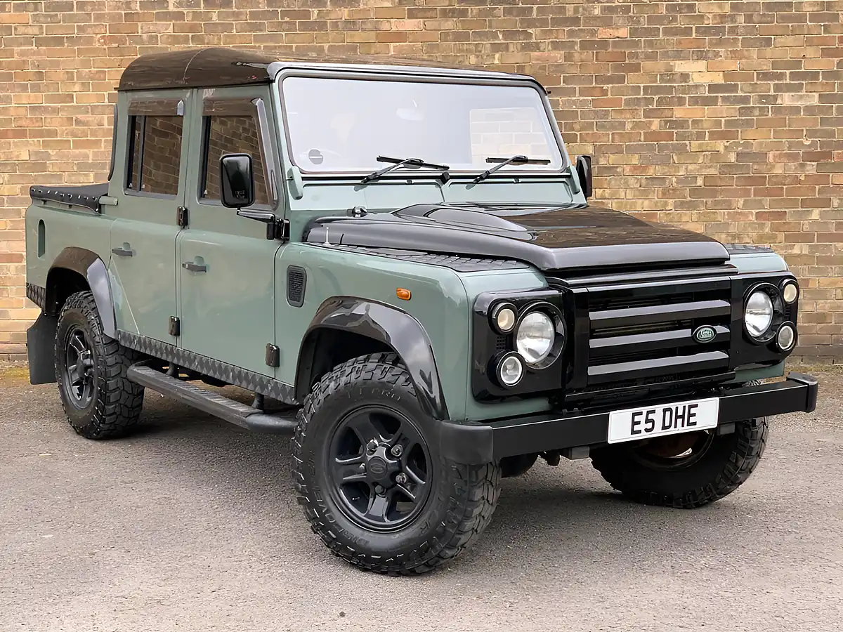 Used 2010 Land Rover Defender 110 Mwb Green - Interior and Exterior details 8