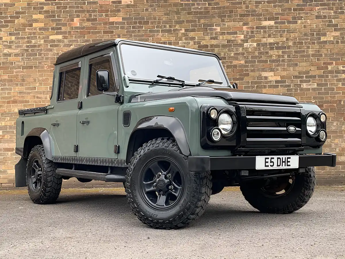 Used 2010 Land Rover Defender 110 Mwb Green - Interior and Exterior details 9