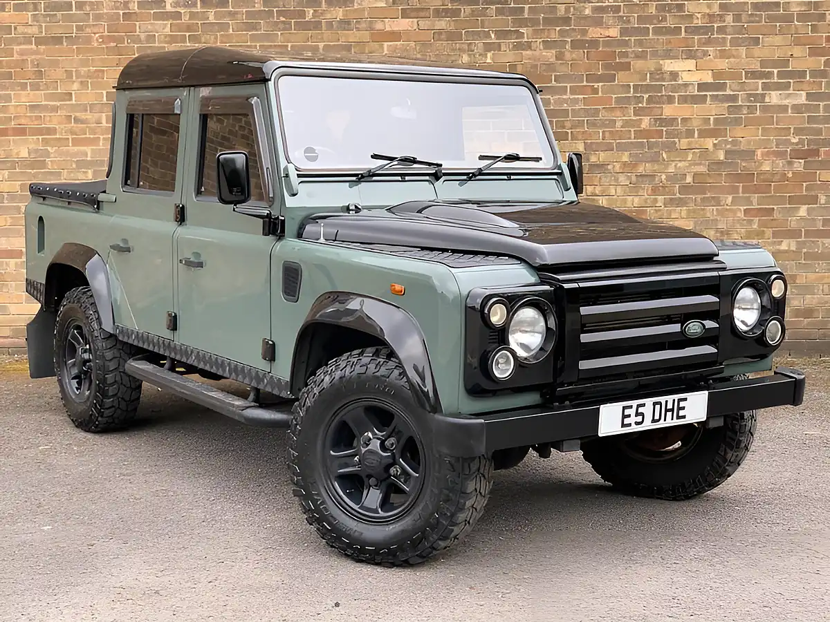 Used 2010 Land Rover Defender 110 Mwb Green - Front View