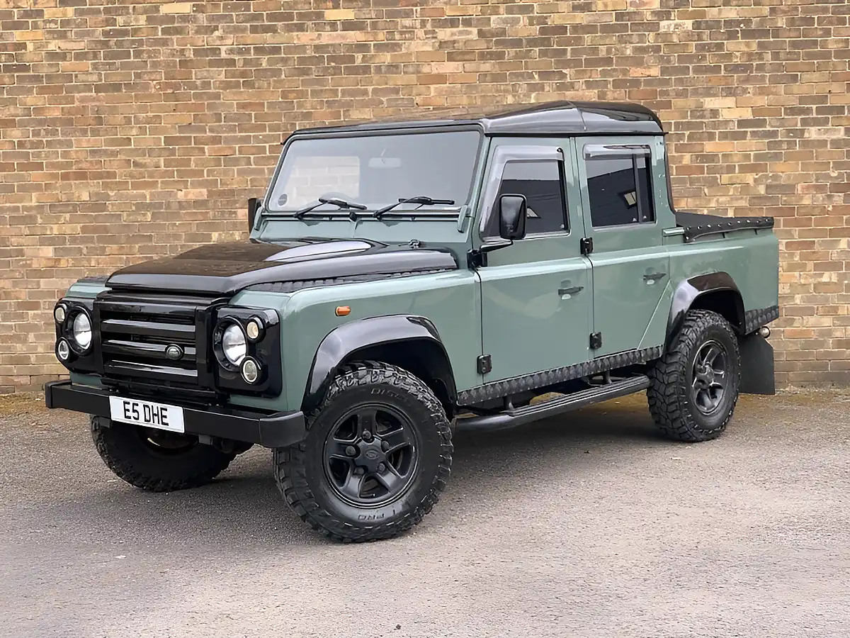 Used 2010 Land Rover Defender 110 Mwb Green - Interior and Exterior details 10