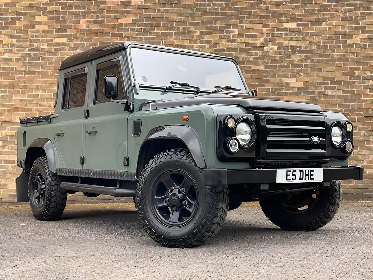 Used 2010 Land Rover Defender 110 Mwb Green - Interior and Exterior details 2