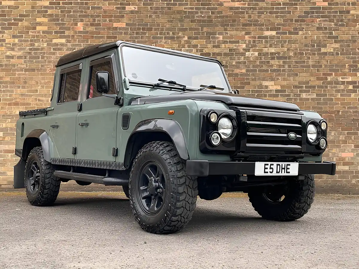 Used 2010 Land Rover Defender 110 Mwb Green - Interior and Exterior details 3