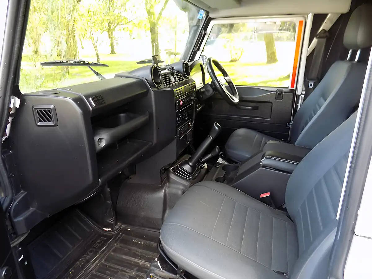 Used 2010 Land Rover Defender 110 Overland White - Interior and Exterior details 8