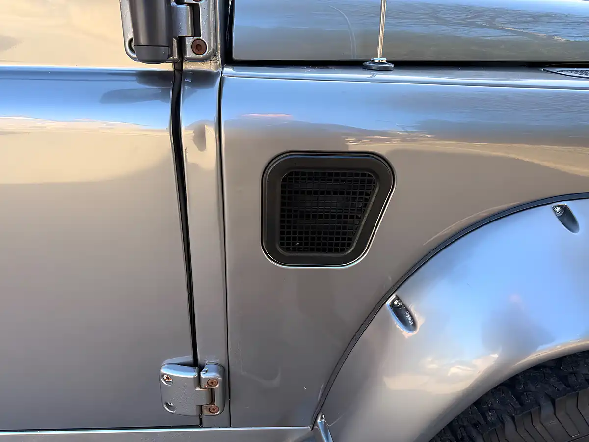 Used 2010 Land Rover Defender 110 Xs Pickup Double Cab Grey - Interior and Exterior details 15