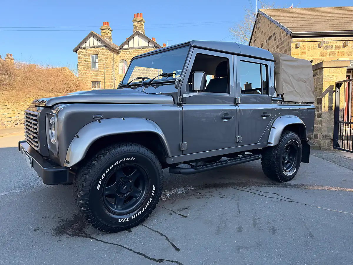 Used 2010 Land Rover Defender 110 Xs Pickup Double Cab Grey - Interior and Exterior details 6