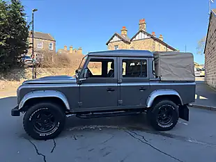 Used 2010 Land Rover Defender 110 Xs Pickup Double Cab Grey - Interior and Exterior details 7