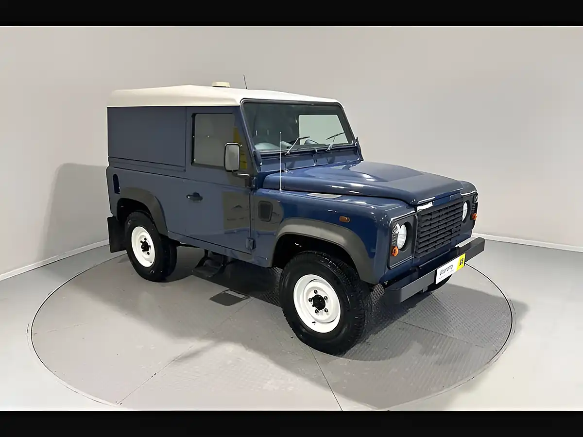 Used 2010 Land Rover Defender 90 Hard Top Blue - Interior and Exterior details 2