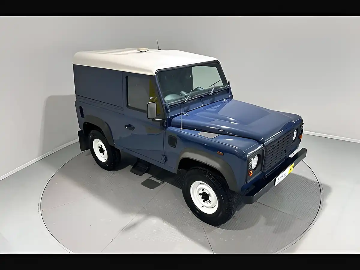 Used 2010 Land Rover Defender 90 Hard Top Blue - Interior and Exterior details 3