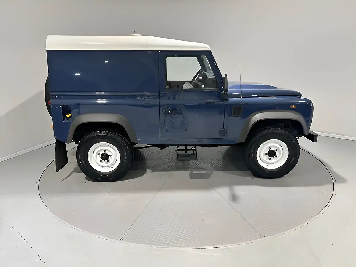 Used 2010 Land Rover Defender 90 Hard Top Blue - Interior and Exterior details 5