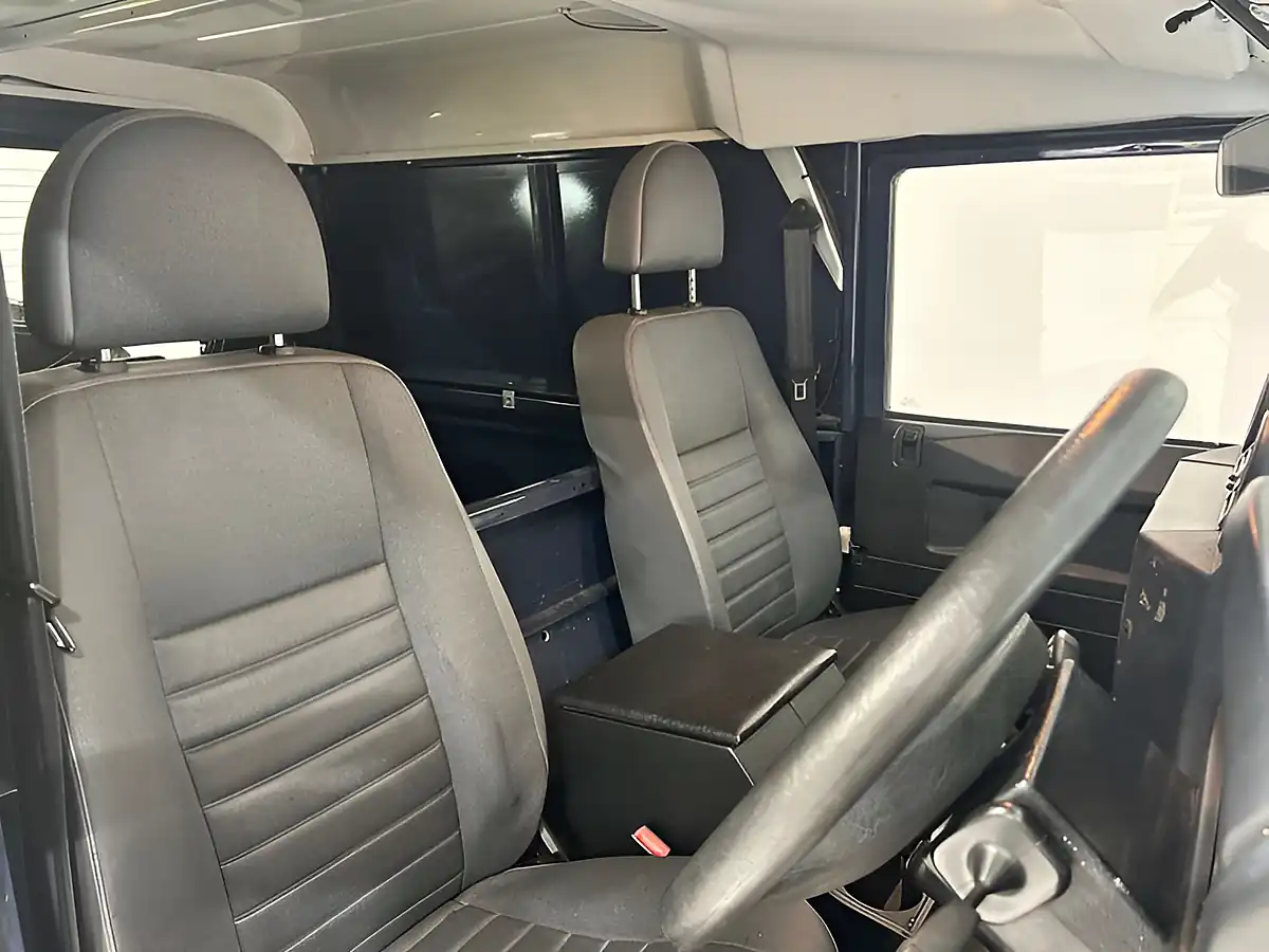 Used 2010 Land Rover Defender 90 Hard Top Blue - Interior and Exterior details 7
