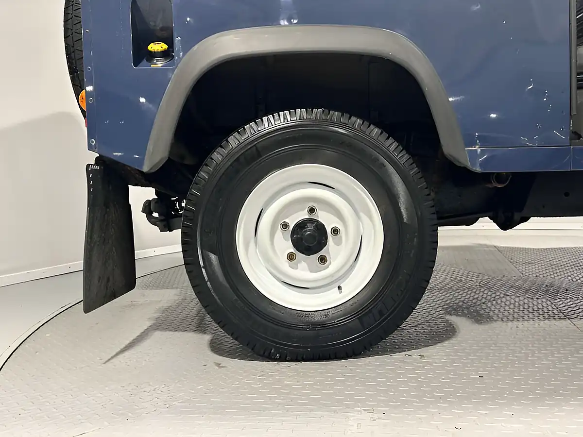 Used 2010 Land Rover Defender 90 Hard Top Blue - Interior and Exterior details 8