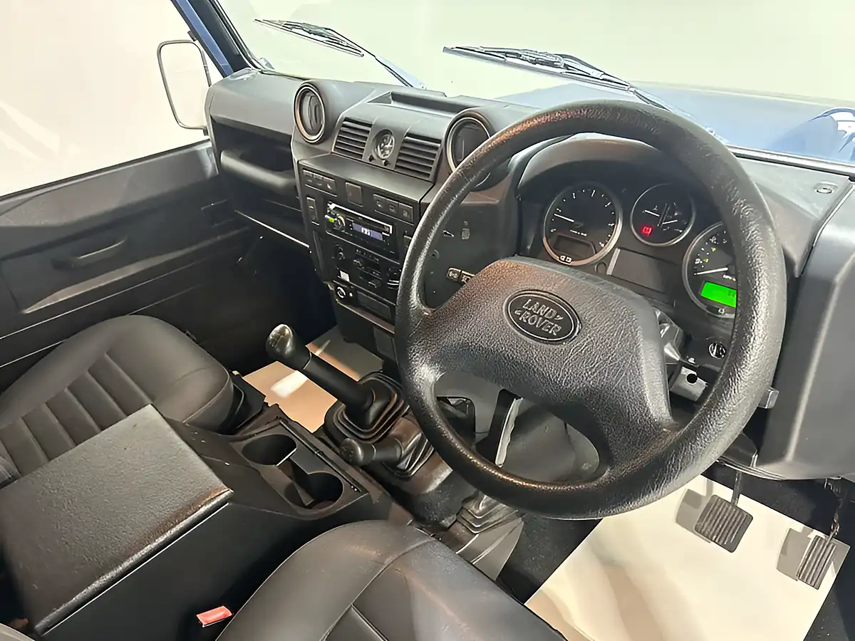 Used 2010 Land Rover Defender 90 Hard Top Blue - Interior and Exterior details 9