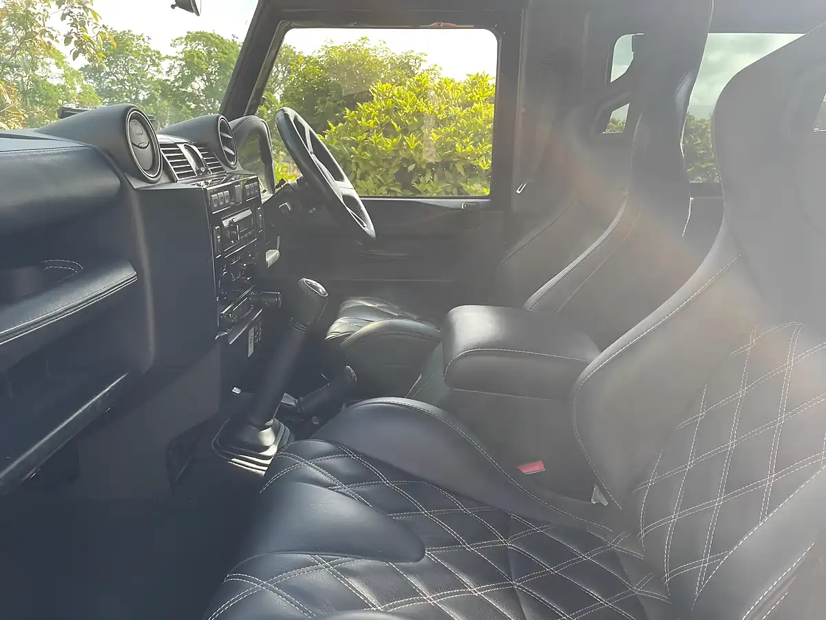 Used 2010 Land Rover Defender 90 Xs Station Wagon Santorini Black - Interior and Exterior details 11