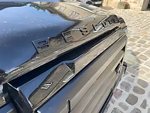 Used 2010 Land Rover Defender 90 Xs Station Wagon Santorini Black - Interior and Exterior details 14