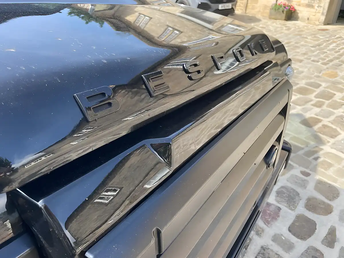 Used 2010 Land Rover Defender 90 Xs Station Wagon Santorini Black - Interior and Exterior details 14