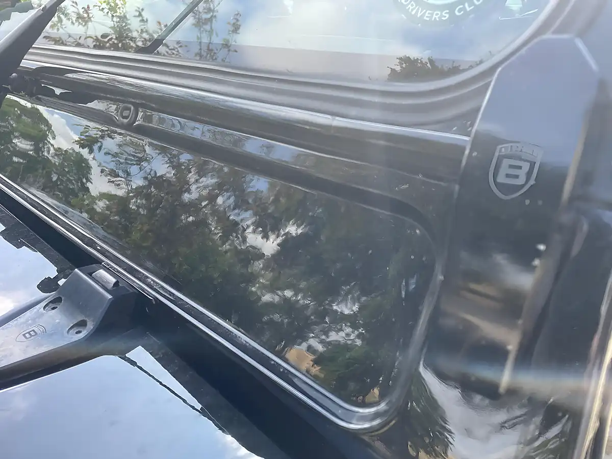 Used 2010 Land Rover Defender 90 Xs Station Wagon Santorini Black - Interior and Exterior details 16