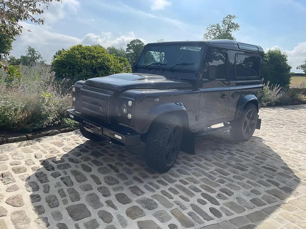 Used 2010 Land Rover Defender 90 Xs Station Wagon Santorini Black - Interior and Exterior details 2