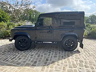 Used 2010 Land Rover Defender 90 Xs Station Wagon Santorini Black - Interior and Exterior details 3
