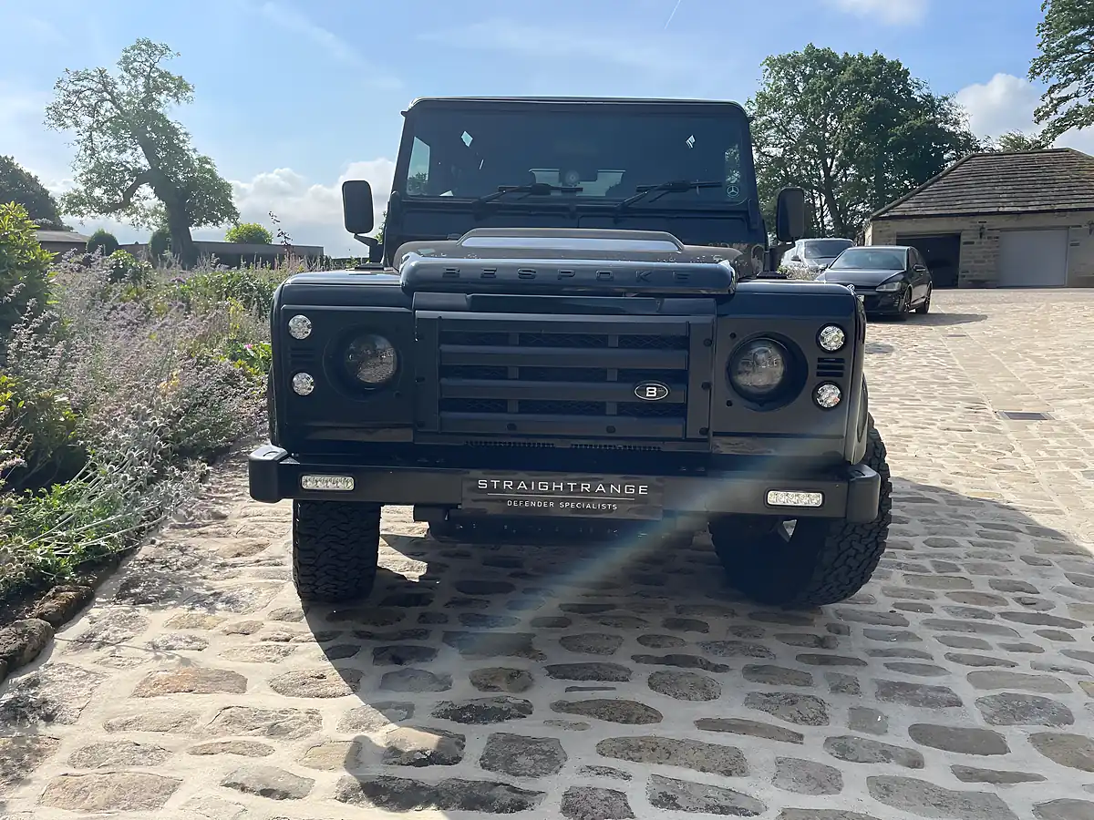 Used 2010 Land Rover Defender 90 Xs Station Wagon Santorini Black - Interior and Exterior details 4