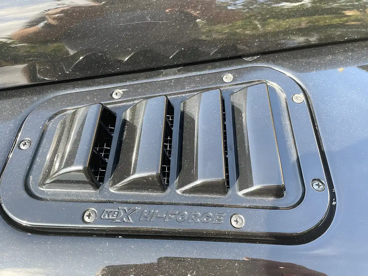 Used 2010 Land Rover Defender 90 Xs Station Wagon Santorini Black - Interior and Exterior details 6