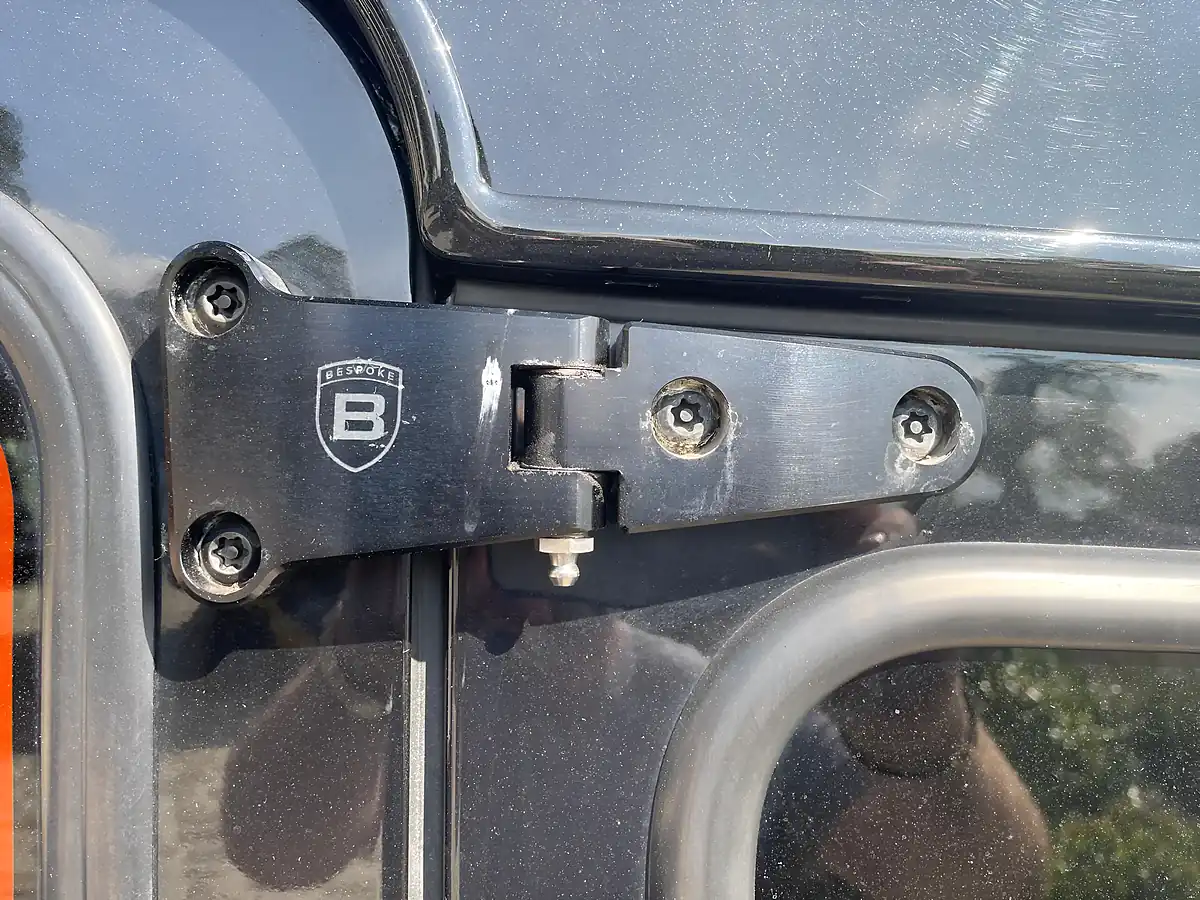 Used 2010 Land Rover Defender 90 Xs Station Wagon Santorini Black - Interior and Exterior details 7