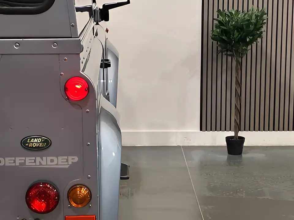 Used 2010 Land Rover Defender Hard Top Blue - Interior and Exterior details 15