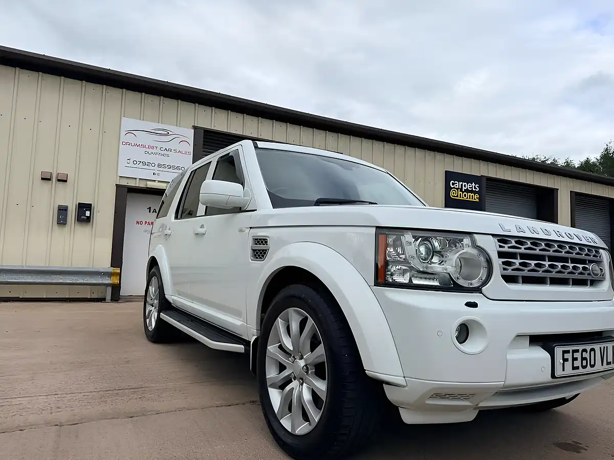Used 2010 Land Rover Discovery 4 Xs White - Front View