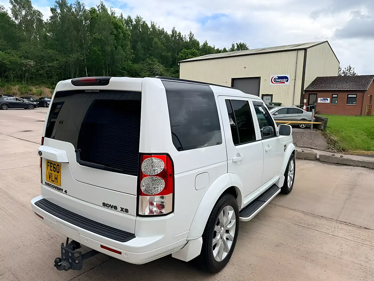 Used 2010 Land Rover Discovery 4 Xs White - Interior and Exterior details 10