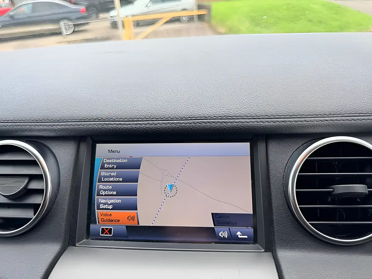 Used 2010 Land Rover Discovery 4 Xs White - Interior and Exterior details 11