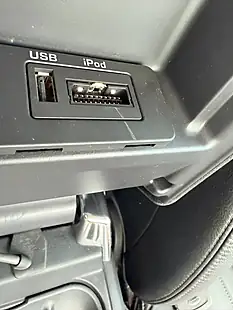 Used 2010 Land Rover Discovery 4 Xs White - Interior and Exterior details 14