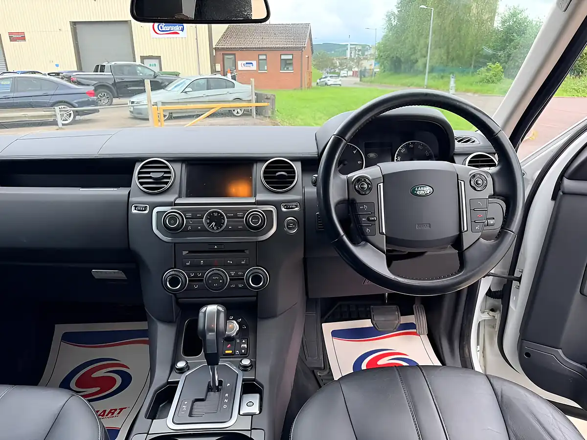 Used 2010 Land Rover Discovery 4 Xs White - Interior and Exterior details 15
