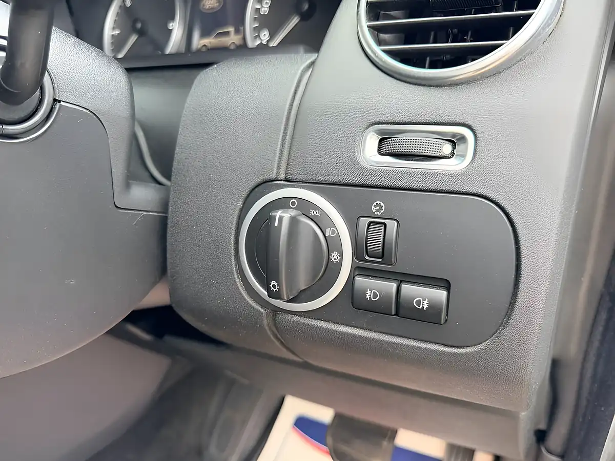 Used 2010 Land Rover Discovery 4 Xs White - Interior and Exterior details 16
