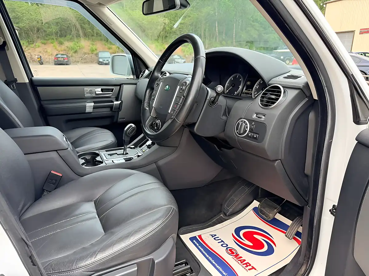 Used 2010 Land Rover Discovery 4 Xs White - Interior and Exterior details 19