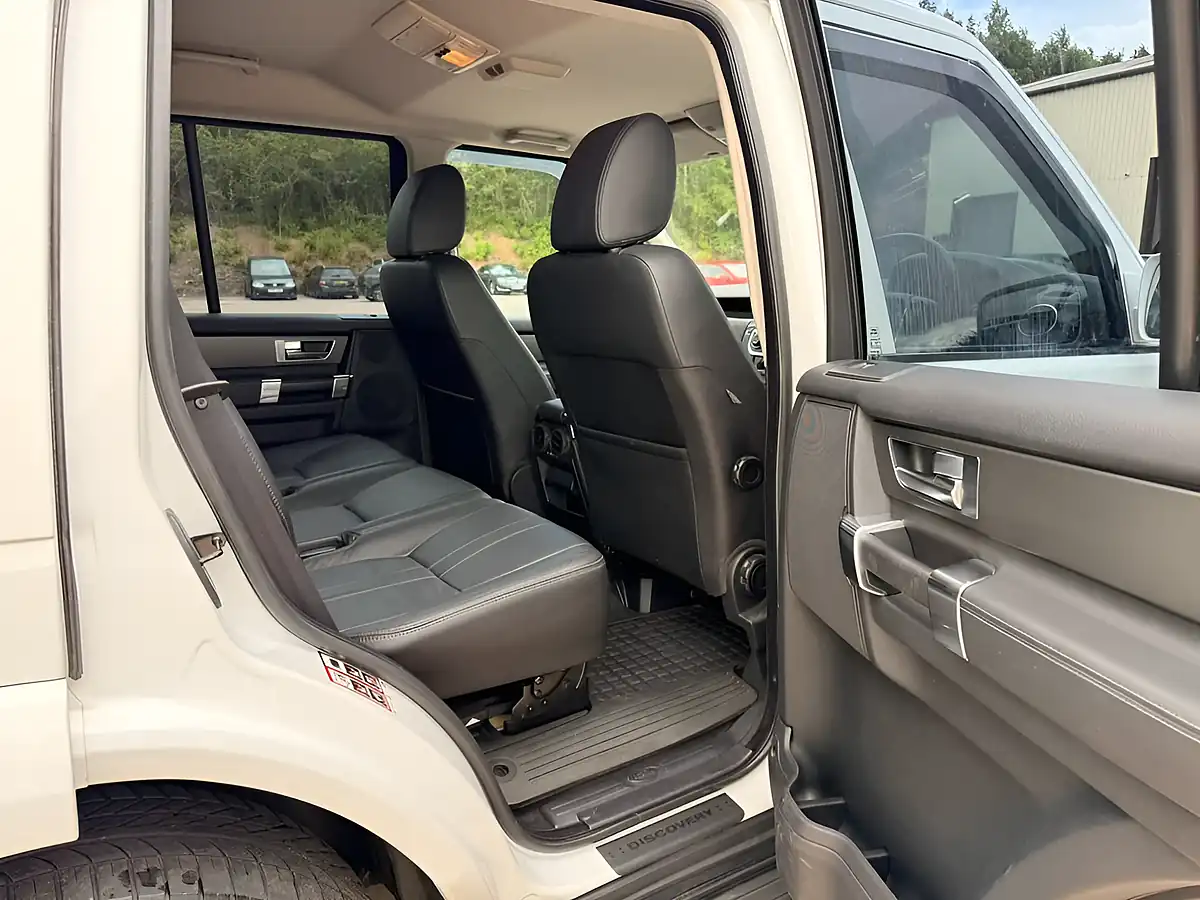 Used 2010 Land Rover Discovery 4 Xs White - Interior and Exterior details 20