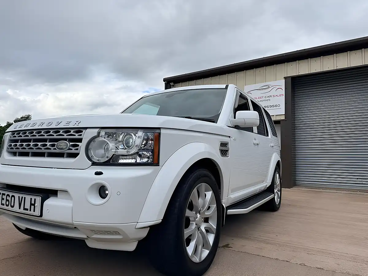Used 2010 Land Rover Discovery 4 Xs White - Interior and Exterior details 4