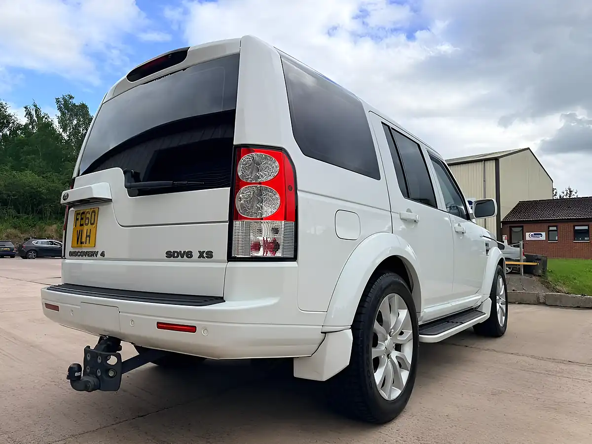 Used 2010 Land Rover Discovery 4 Xs White - Interior and Exterior details 9