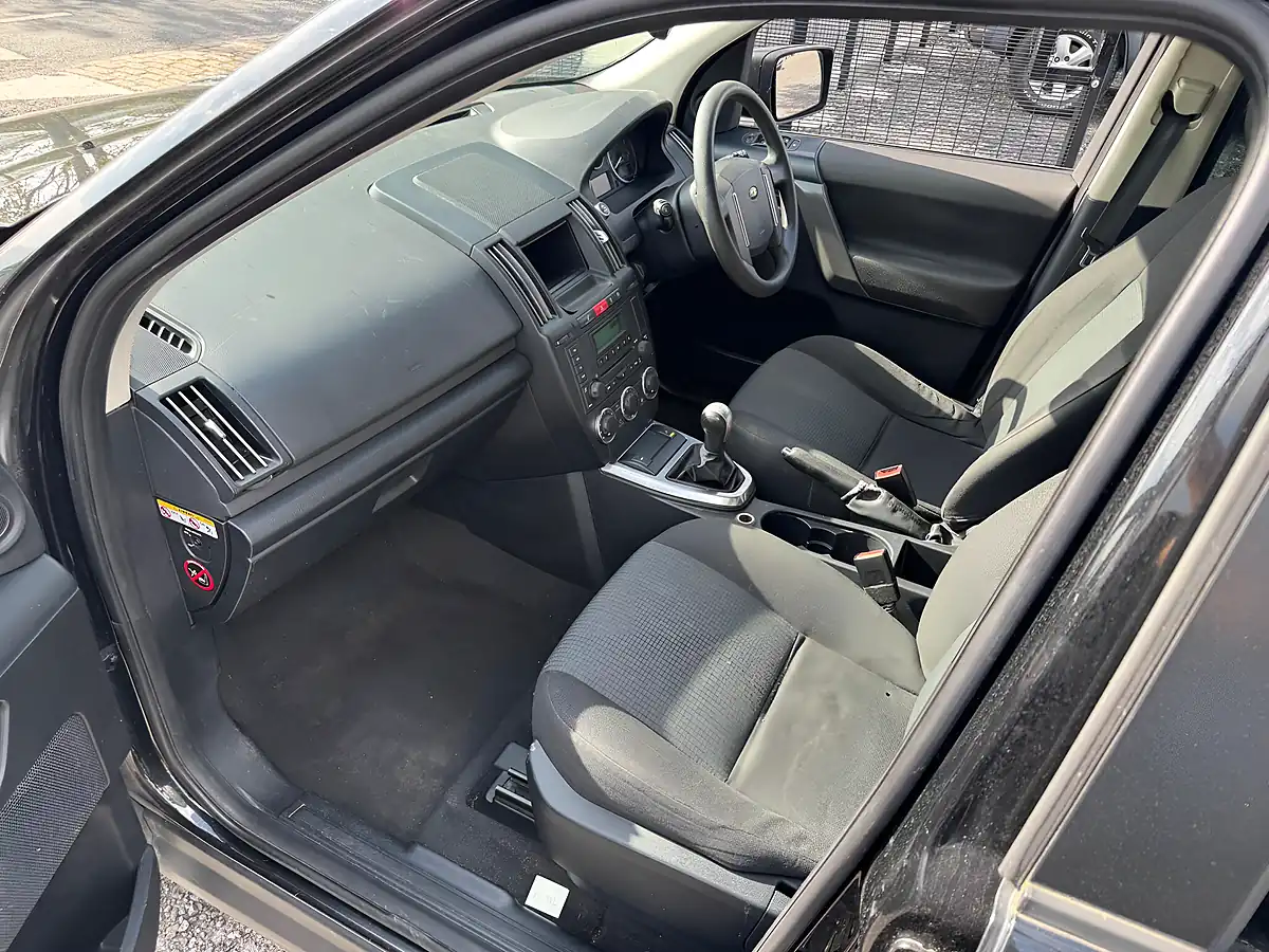Used 2010 Land Rover Freelander 2 S Black - Interior and Exterior details 12